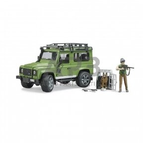 Bruder Land Rover Defender automobilis su miškininkystės darbuotoju ir šunimi, 02587